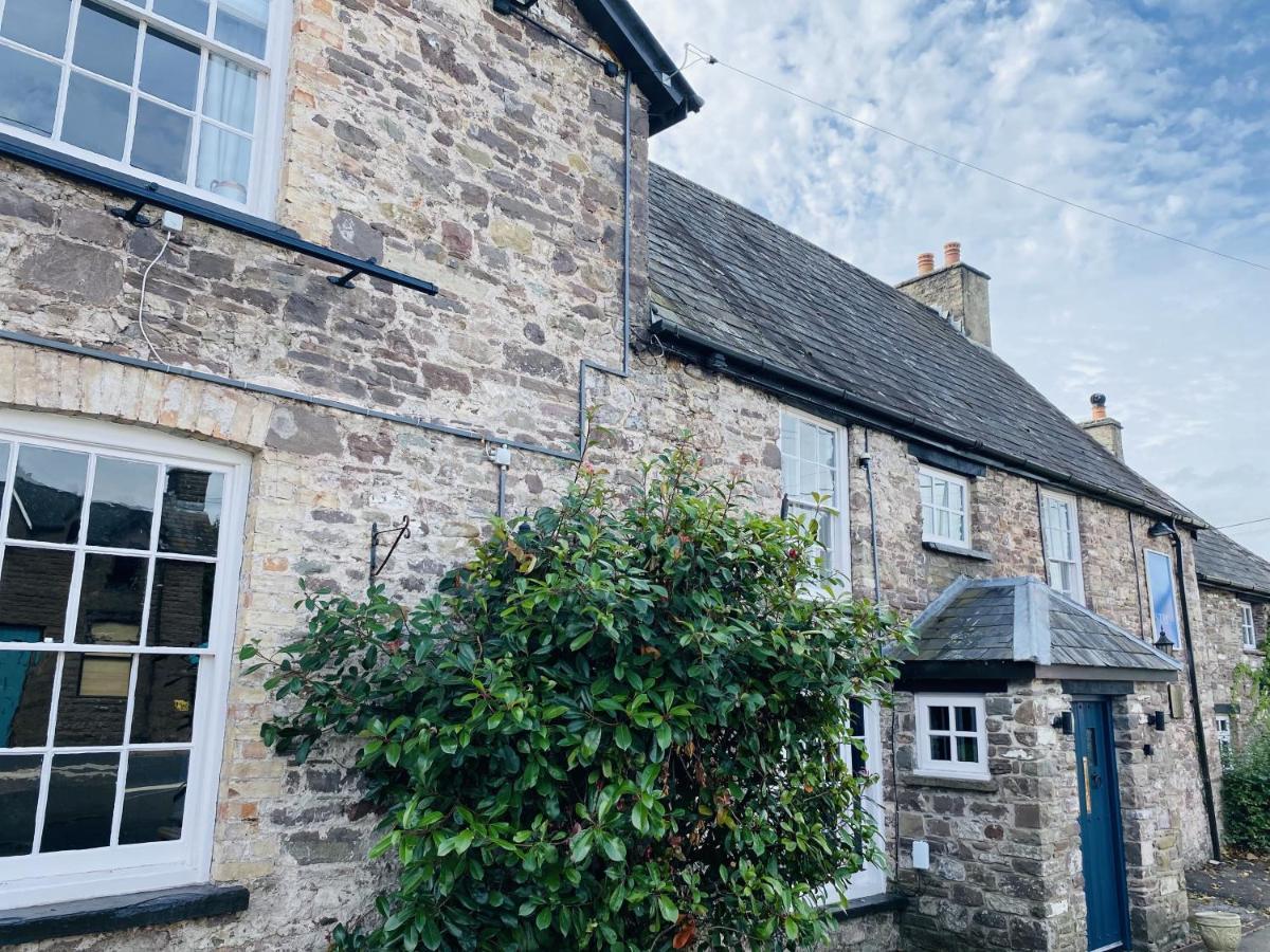 The Bluebell Country Inn, Crickhowell Exterior photo