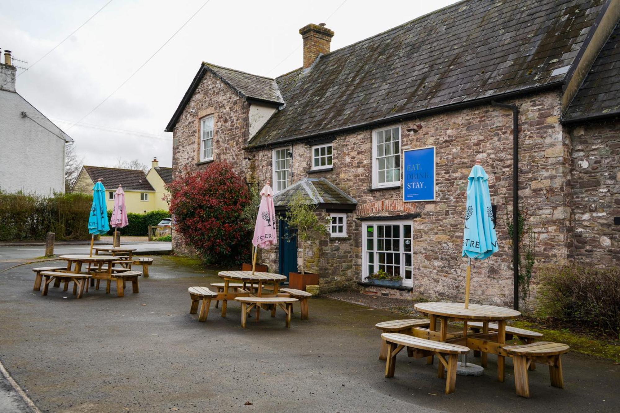 The Bluebell Country Inn, Crickhowell Exterior photo